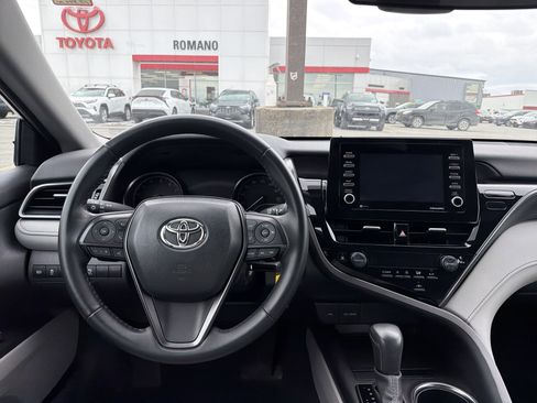 Used 2024 Toyota Camry SE image 12