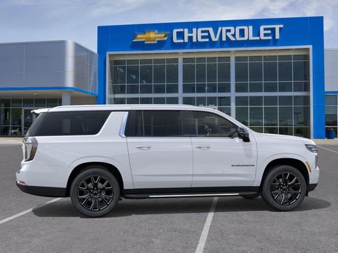 New 2026 Chevrolet Suburban LT w/ Comfort Package AWD/4WD image 6
