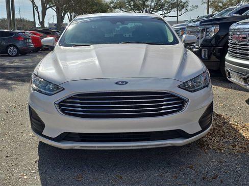 Certified 2020 Ford Fusion SE image 2