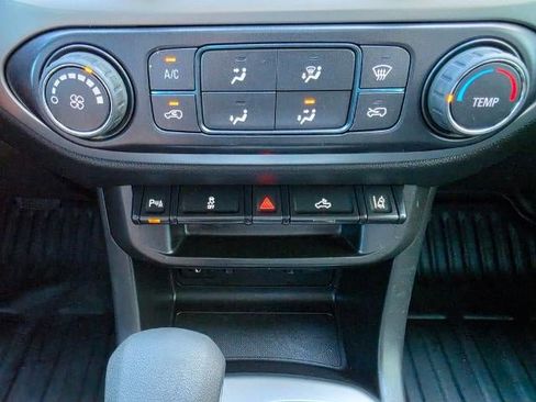 Used 2022 Chevrolet Colorado LT w/ Fleet Safety Package RWD image 21