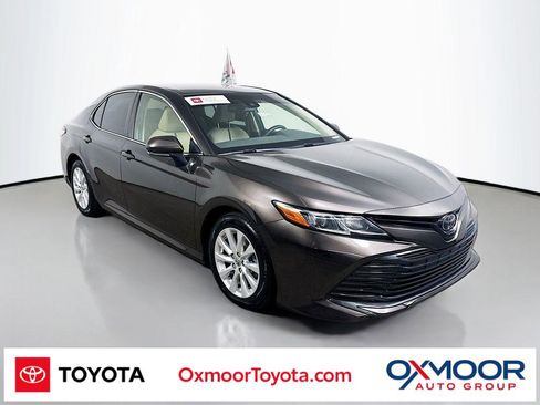 Certified 2018 Toyota Camry LE w/ Convenience Package image 1