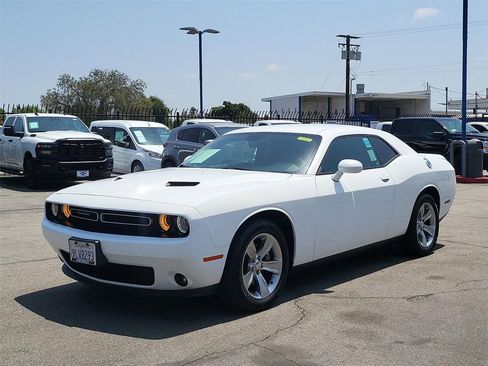 Used 2021 Dodge Challenger SXT w/ Driver Convenience Group RWD image 32