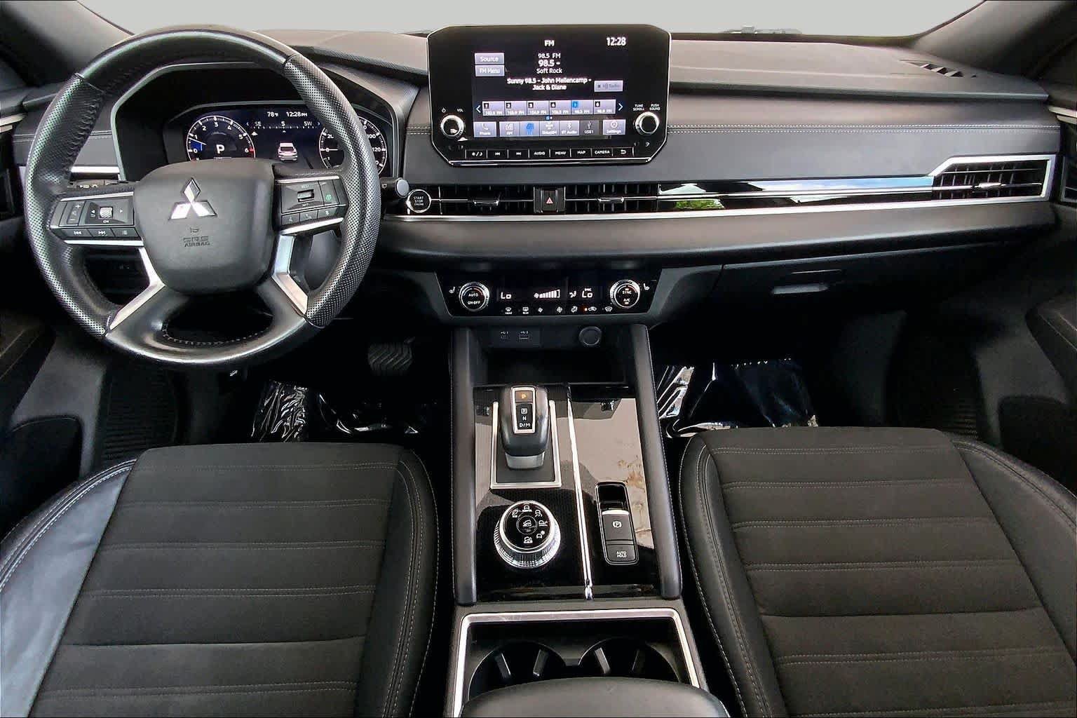 Used 2023 Mitsubishi Outlander SE Black Edition AWD/4WD image 16