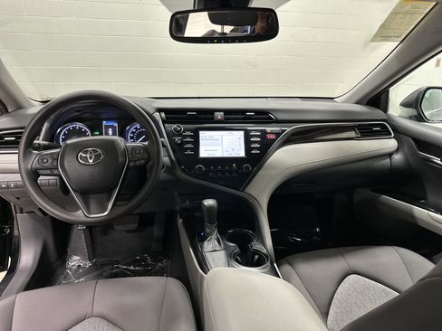 Used 2019 Toyota Camry LE image 29
