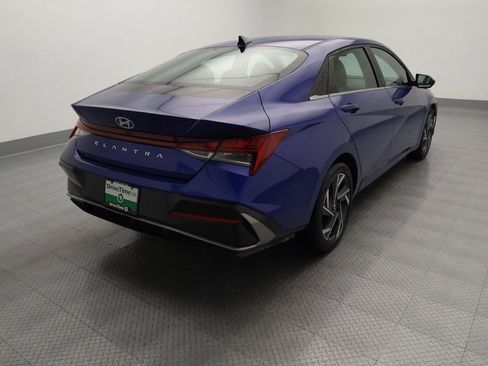 Used 2025 Hyundai Elantra SEL FWD image 9