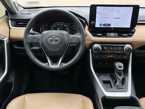 Used 2023 Toyota RAV4 XLE Premium FWD image 12