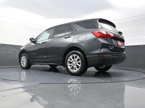 Used 2020 Chevrolet Equinox LS w/ LS Convenience Package AWD/4WD image 2