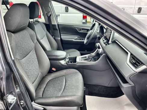 Used 2024 Toyota RAV4 XLE FWD image 26