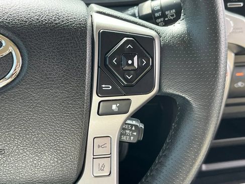 Used 2020 Toyota 4Runner SR5 AWD/4WD image 19