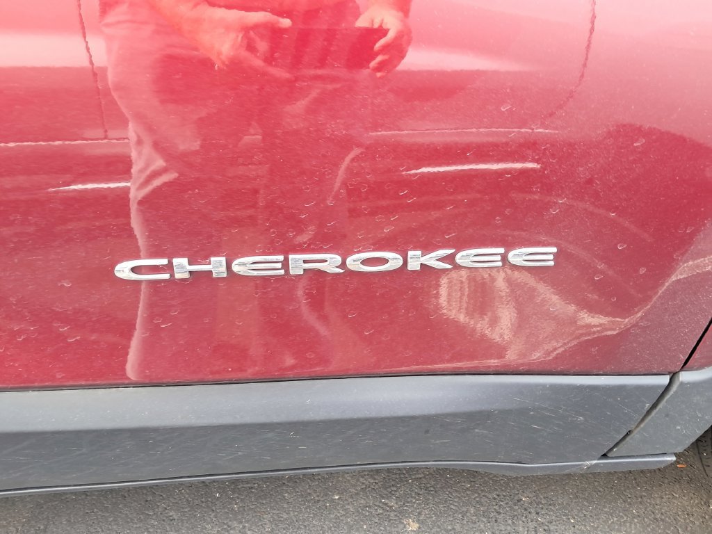 Used 2019 Jeep Cherokee Limited AWD/4WD image 11