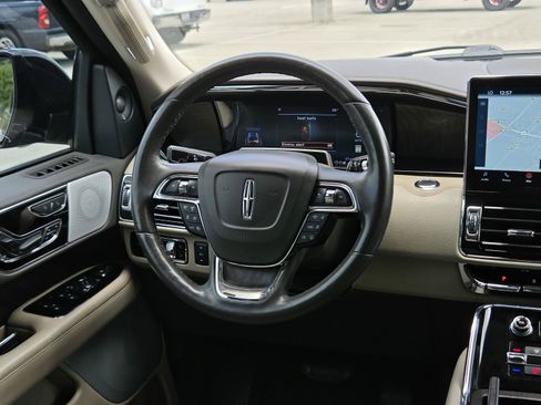 Used 2024 Lincoln Navigator Reserve AWD/4WD image 16