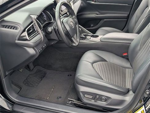 Used 2023 Toyota Camry SE image 8