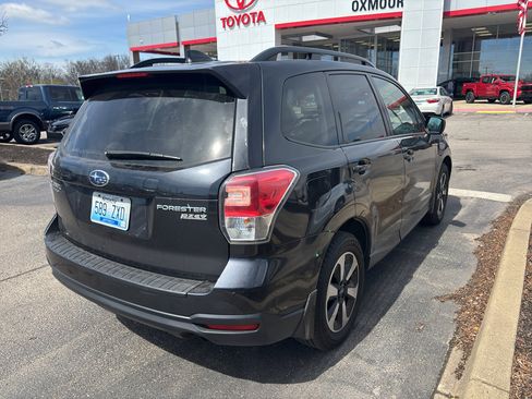 Used 2017 Subaru Forester 2.5i Premium image 5