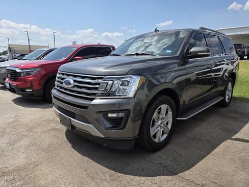 Used 2019 Ford Expedition XLT w/ Equipment Group 202A RWD image 3