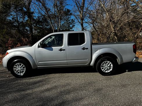 Used 2016 Nissan Frontier SV image 3