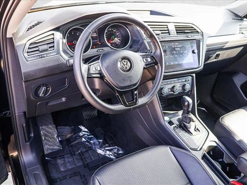 Used 2021 Volkswagen Tiguan SE w/ Panoramic Sunroof Package FWD image 10