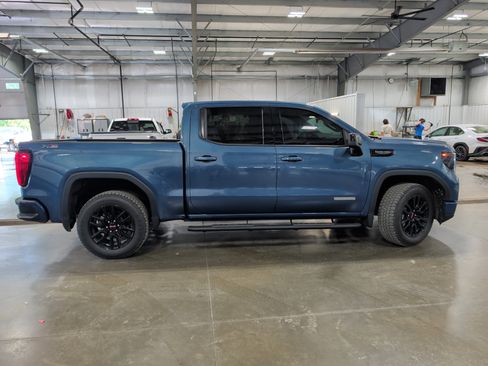Used 2024 GMC Sierra 1500 Elevation w/ X31 Off-Road Package AWD/4WD image 2