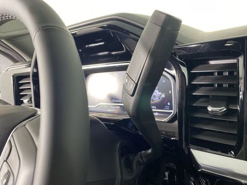 Used 2025 GMC Sierra 1500 Elevation image 17