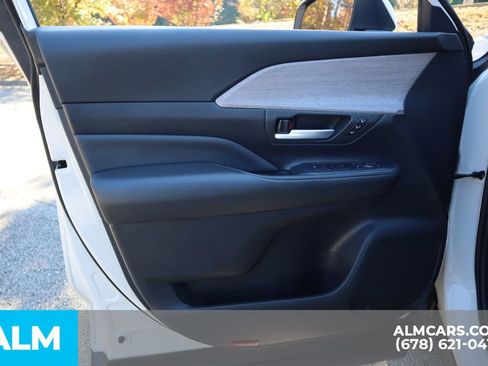 Used 2024 Toyota Grand Highlander Limited image 16