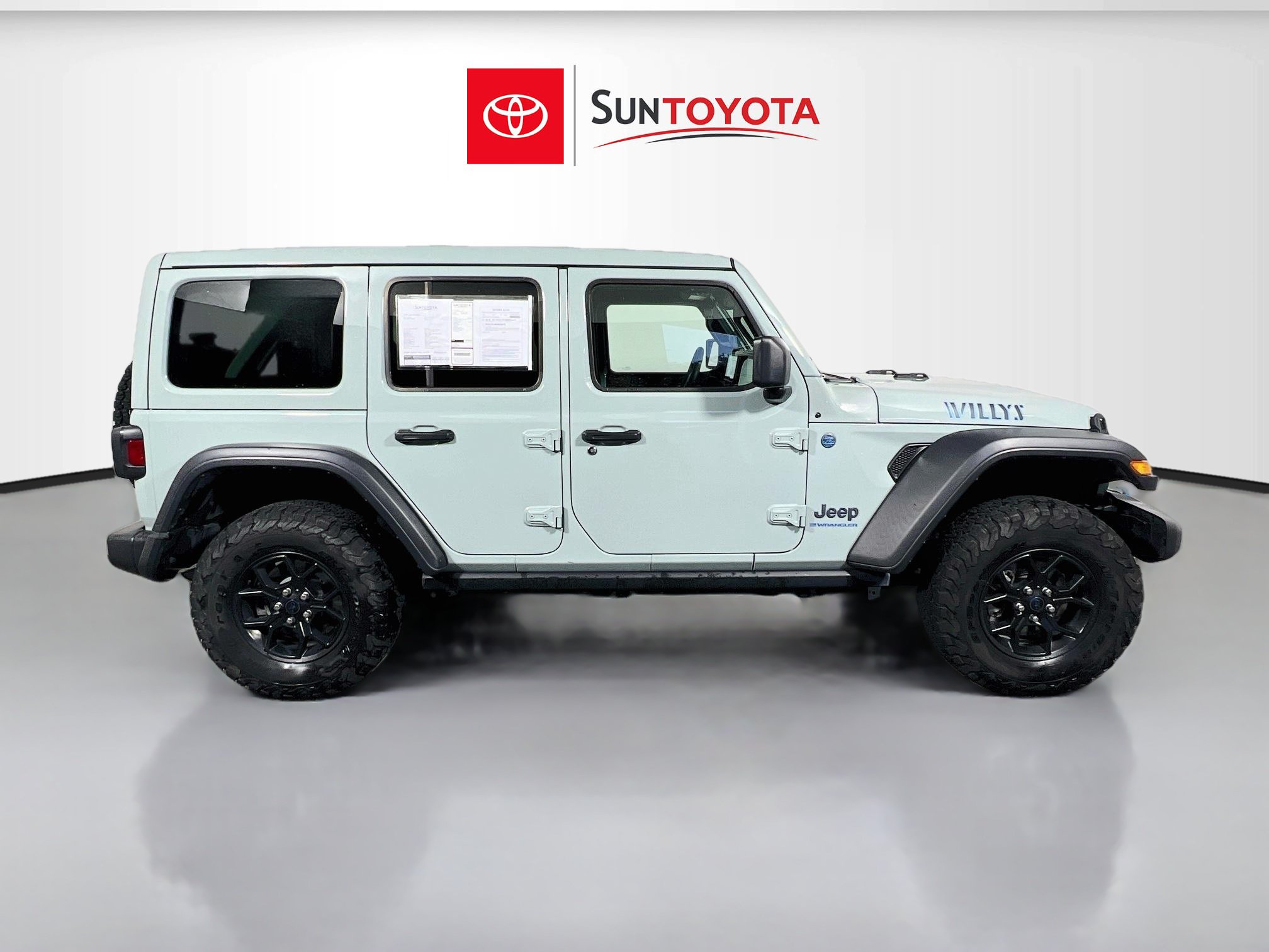 Used 2024 Jeep Wrangler Unlimited AWD/4WD image 2