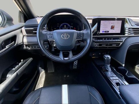 Used 2025 Toyota Camry SE FWD image 6