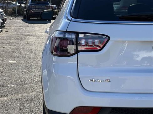 Certified 2022 Jeep Compass Limited w/ Sun and Sound Group image 11