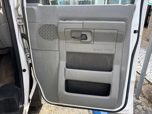 Used 2014 Ford E-350 and Econoline 350 XLT RWD image 47