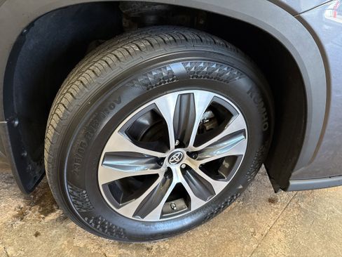 Used 2022 Toyota Highlander XLE image 14