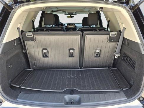 Certified 2025 Nissan Pathfinder Platinum FWD image 6