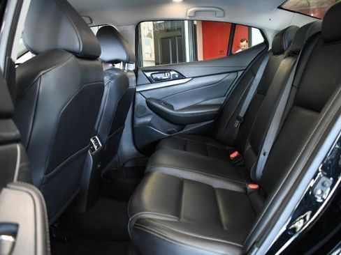 Used 2020 Nissan Maxima 3.5 SV w/ Floor Mat Group FWD image 16