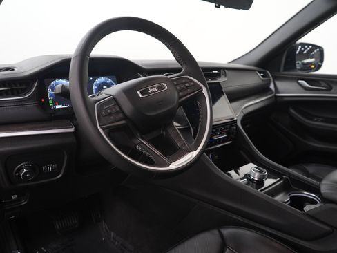 Used 2024 Jeep Grand Cherokee Limited w/ Luxury Tech Group II AWD/4WD image 26