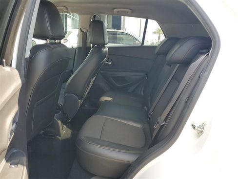 Used 2018 Chevrolet Trax LT w/ LT Convenience Package image 11