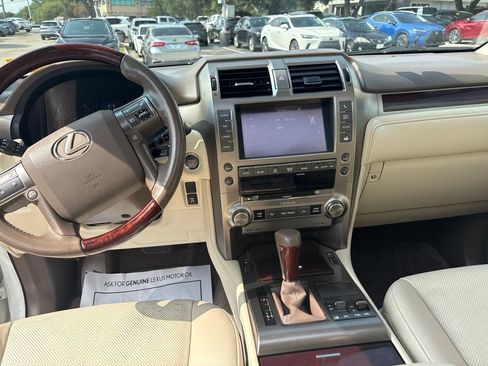Used 2016 Lexus GX 460 w/ Premium Package AWD/4WD image 17