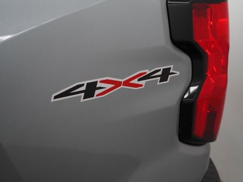 Used 2025 Chevrolet Colorado W/T AWD/4WD image 78