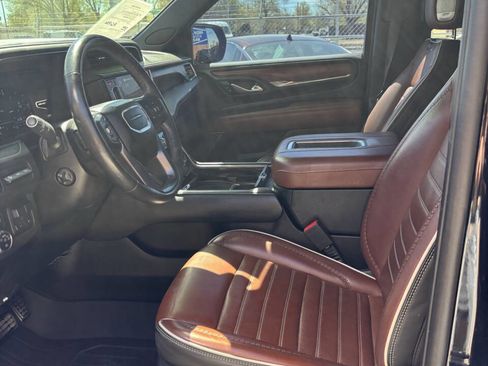 Used 2023 GMC Yukon Denali Ultimate AWD/4WD image 7