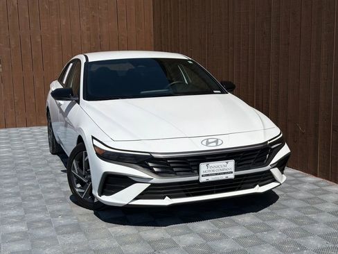 Used 2025 Hyundai Elantra Sport FWD image 9