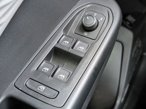 Used 2022 Volkswagen Taos S image 10