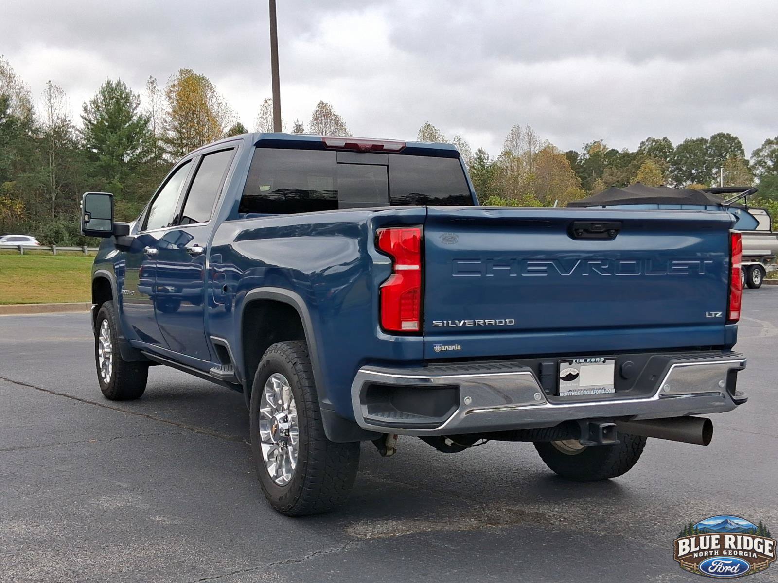 Used 2024 Chevrolet Silverado 2500 LTZ w/ LTZ Premium Package AWD/4WD image 3