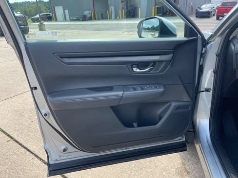 Used 2025 Honda CR-V LX image 11