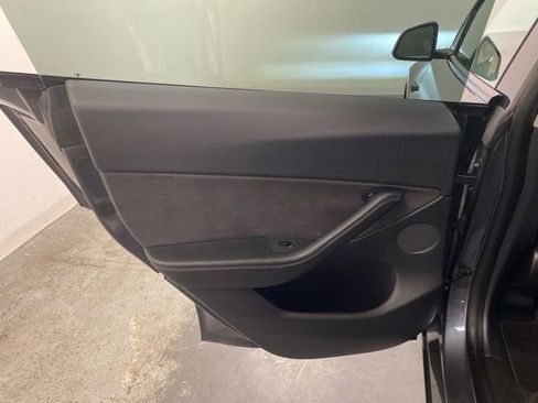 Used 2021 Tesla Model Y Long Range image 19