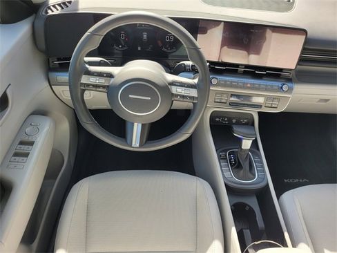 Used 2025 Hyundai Kona SEL image 7