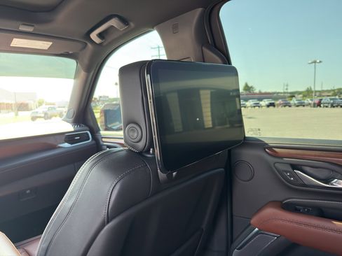 Used 2023 GMC Yukon XL Denali Ultimate AWD/4WD image 11