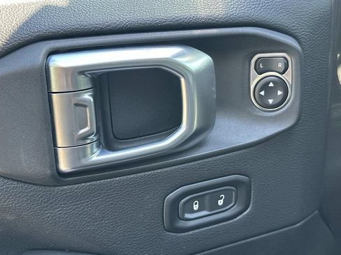 Used 2022 Jeep Gladiator Overland w/ Popular Equipment Package AWD/4WD image 22