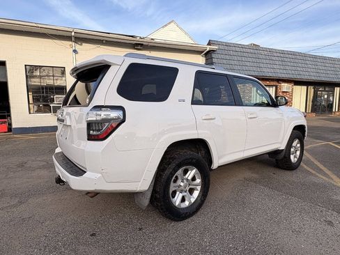 Used 2016 Toyota 4Runner SR5 AWD/4WD image 9