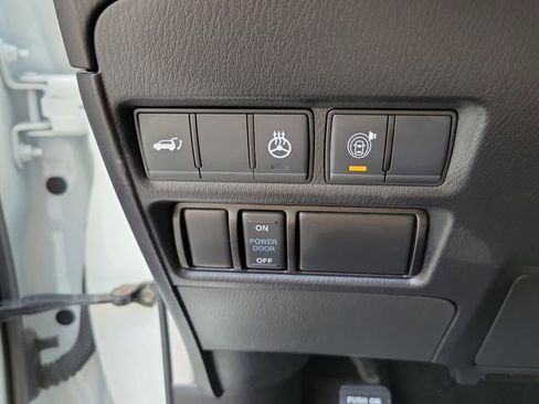 Used 2023 Nissan Armada SL w/ Captain's Chairs Package image 20