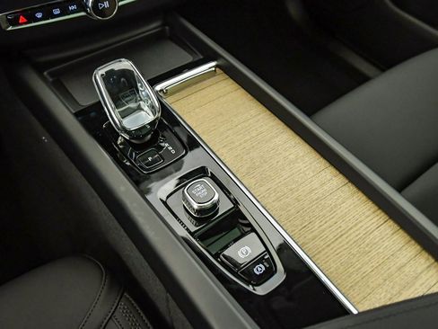 New 2026 Volvo XC60 B5 Plus w/ Climate Package PRO image 25