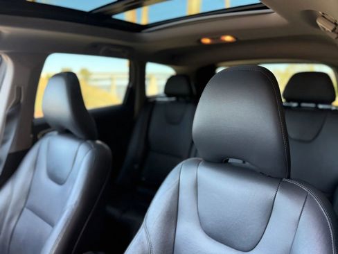 Used 2016 Volvo XC60 T5 Premier w/ Proximity Package AWD/4WD image 10