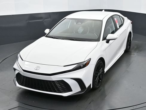 Used 2025 Toyota Camry SE image 27