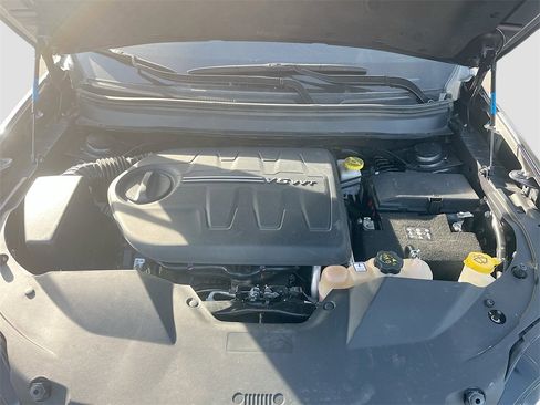 Used 2022 Jeep Cherokee Trailhawk image 28