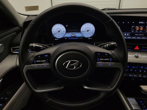 Used 2021 Hyundai Elantra Limited w/ Preferred Accessory Package FWD image 22
